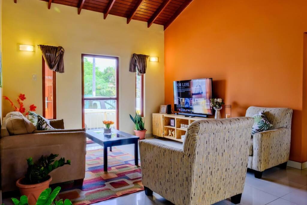 Iona'S Home: Vibrant 2Bedroom Home Near Willemstad Exterior photo