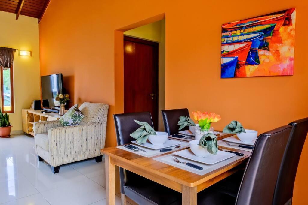 Iona'S Home: Vibrant 2Bedroom Home Near Willemstad Exterior photo